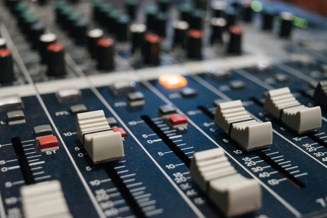 Understanding the Multi-Hop Mixing Route in Bitcoin Anonymity